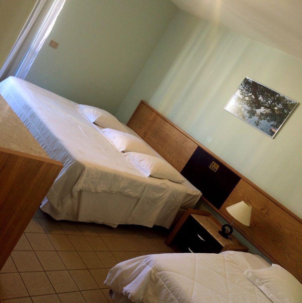 Hotel Parnaso บัลเนอาริโอ กังโบริว ภายนอก รูปภาพ